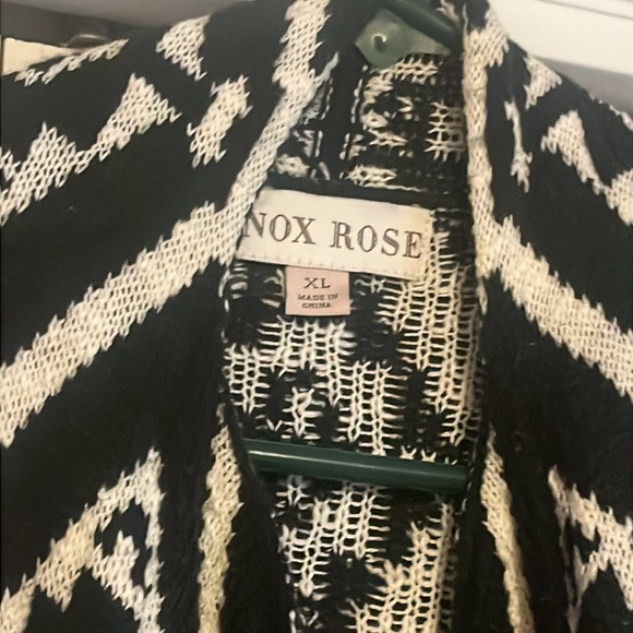 Knox Rose XL cardigan - Picture 2 of 4